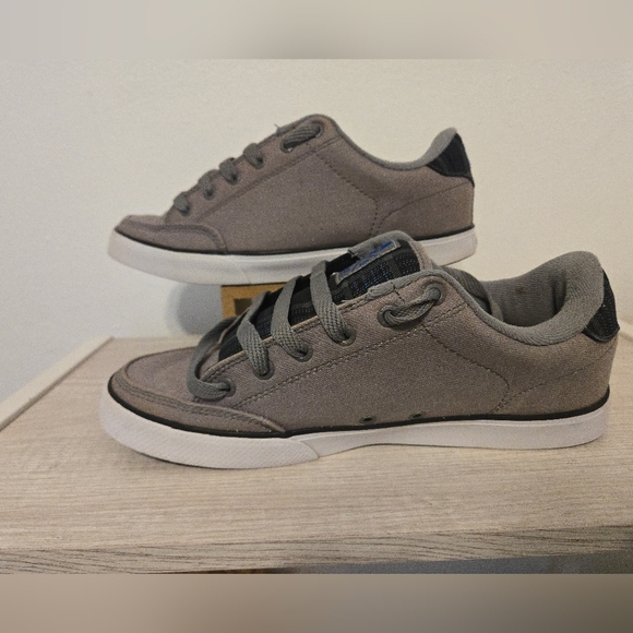 Circa Skateboarding Shoes Mens Size 11 Sneakers Gray Denim Blue Plaid - Picture 3 of 8